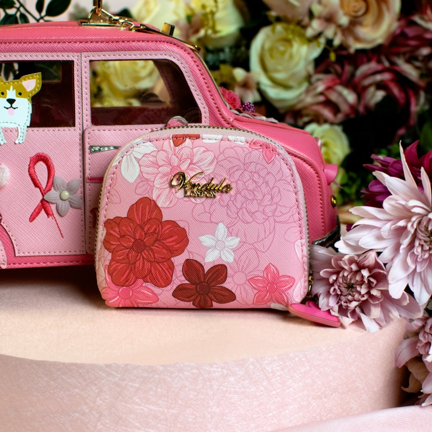 Monedero y bolsa plegable Vendula London Cats & Corgis Floral - Pink Ribbon Foundation - KimondoShop